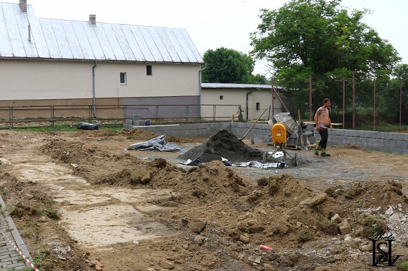 Vystavba ihriska 15.JPG