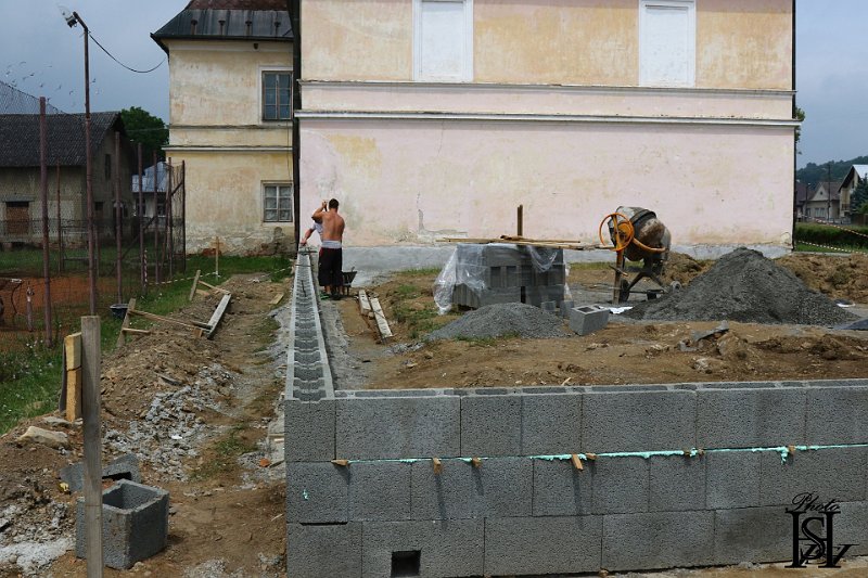 Vystavba ihriska 17.JPG