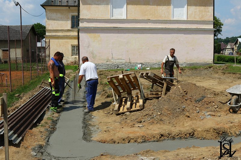 Vystavba ihriska 2.JPG