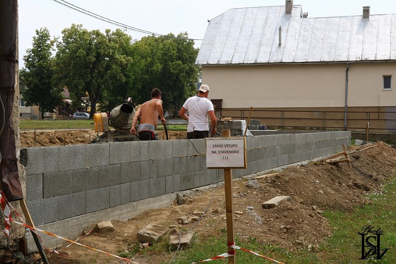 Vystavba ihriska 22.JPG