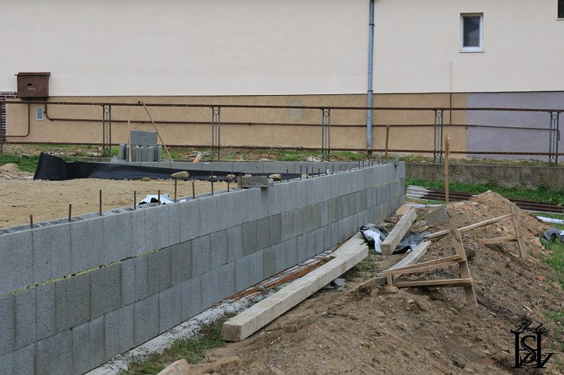 Vystavba ihriska 41.JPG