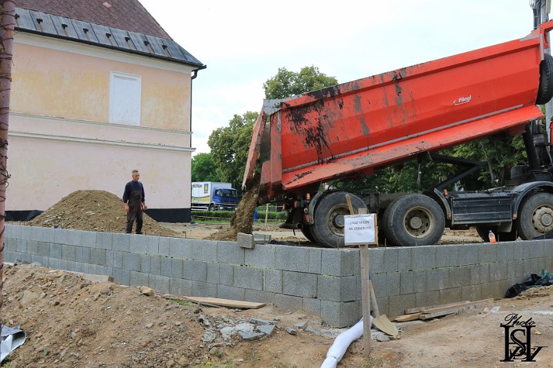 Vystavba ihriska 42.JPG