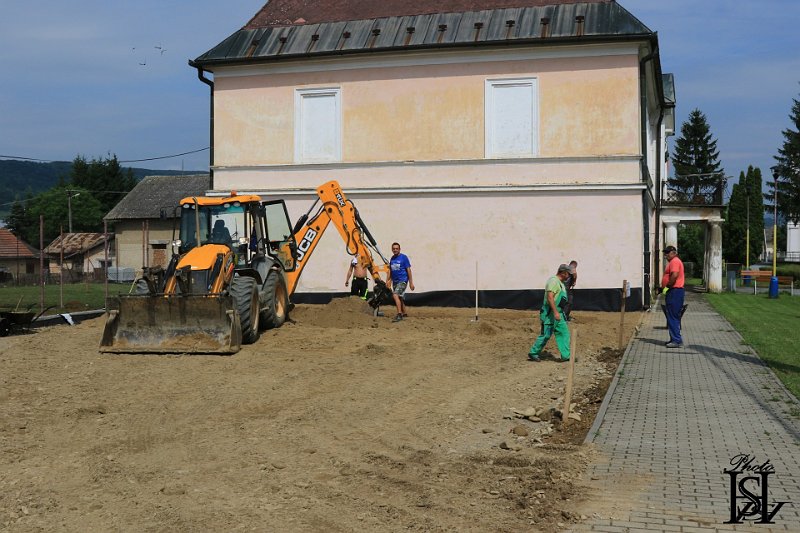 Vystavba ihriska 45.JPG