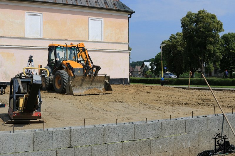Vystavba ihriska 49.JPG