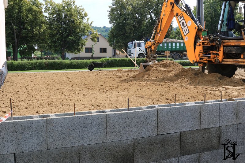 Vystavba ihriska 54.JPG