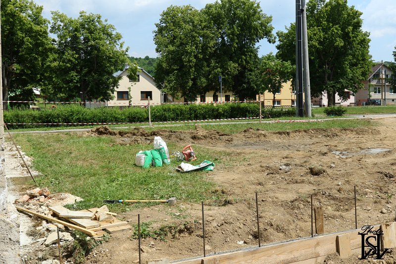 Vystavba ihriska 7.JPG