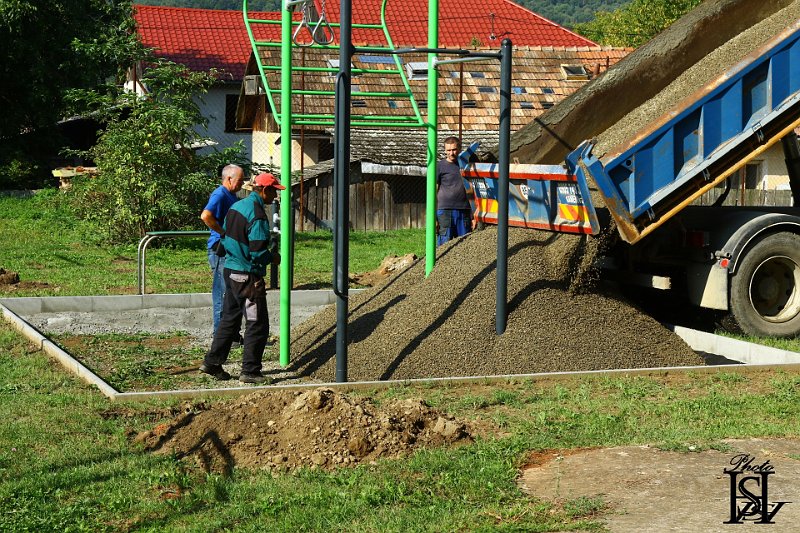 Vystavba ihriska 73.JPG