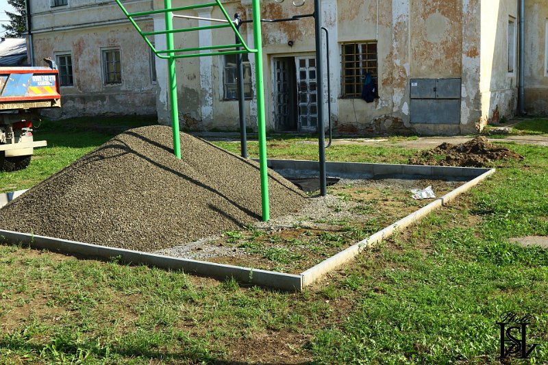 Vystavba ihriska 78.JPG