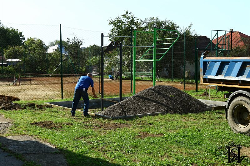 Vystavba ihriska 82.JPG