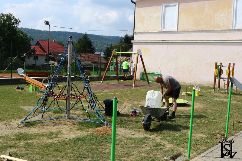 Vystavba ihriska 93.JPG