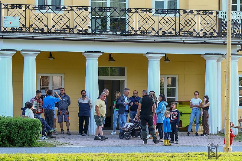 Stavanie maja 14.jpg