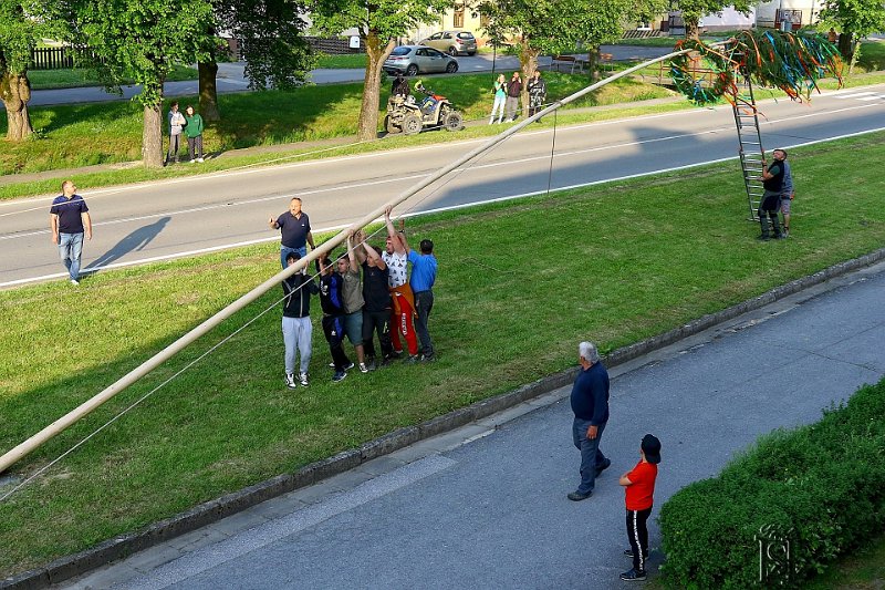 Stavanie maja 45.jpg