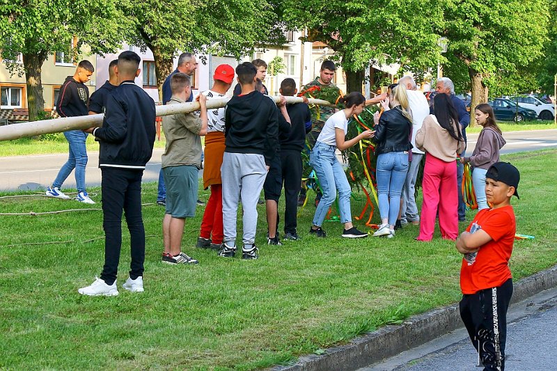 Stavanie maja 64.jpg
