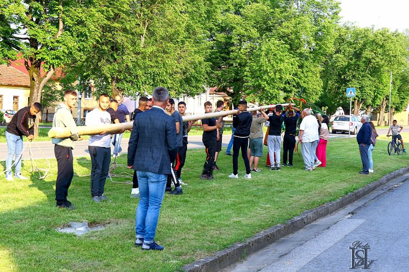 Stavanie maja 68.jpg