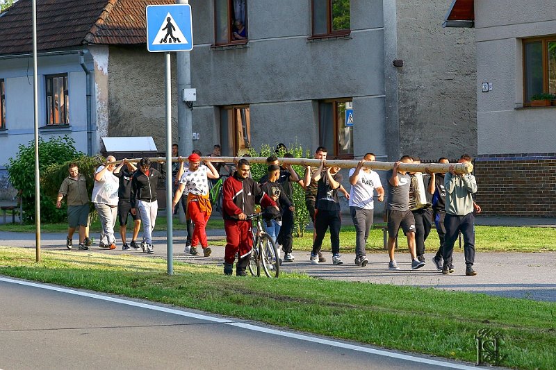 Stavanie maja 72.jpg